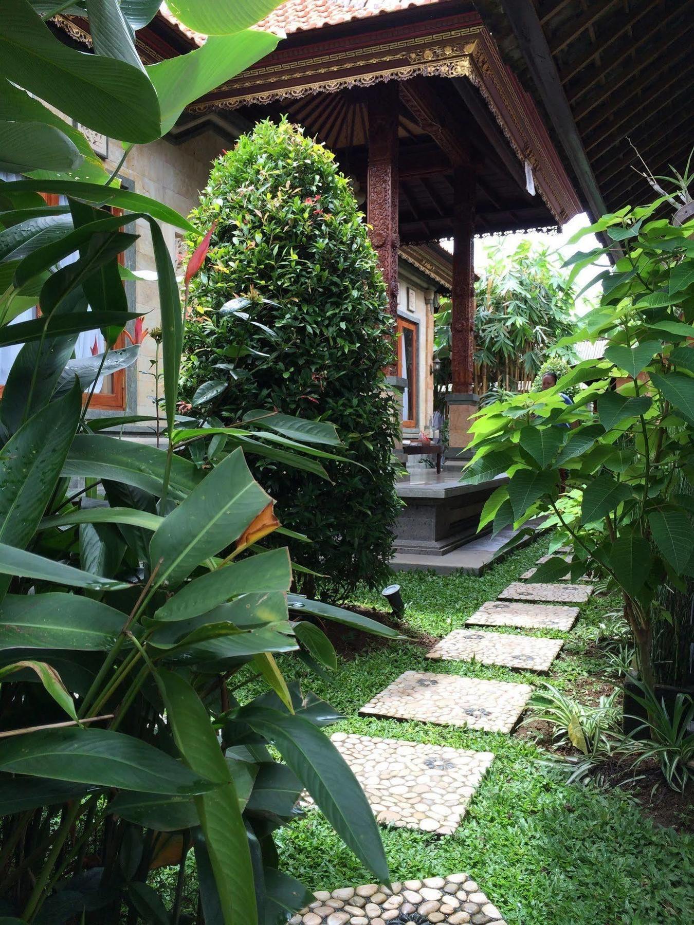 Uma Dewi Pensión Ubud Exterior foto