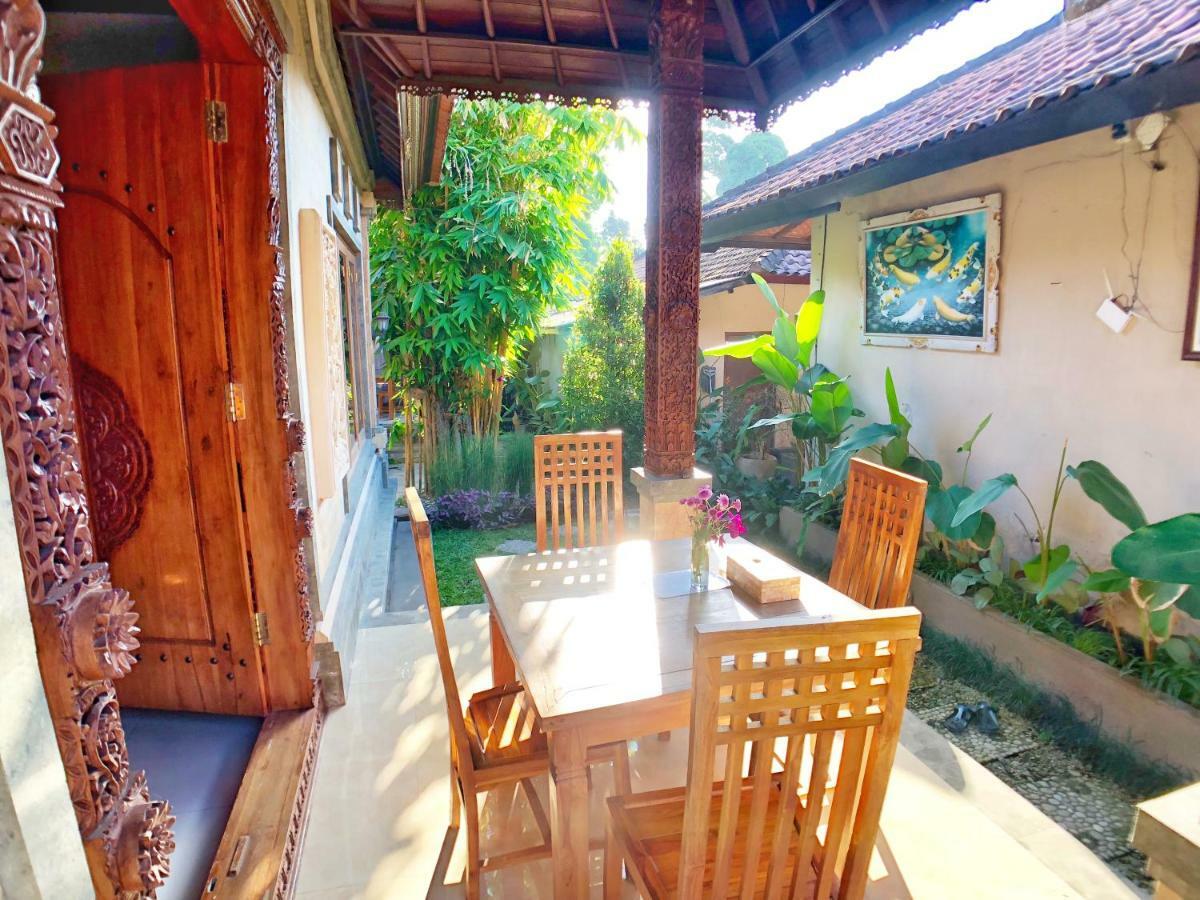 Uma Dewi Pensión Ubud Exterior foto